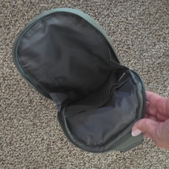 Oak and Reed sling bag olive green - Picture 8 of 10